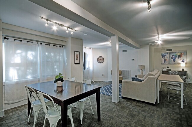 Photo - 910 Carlisle St