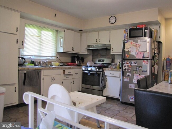 Photo - 436 Suffolk Dr