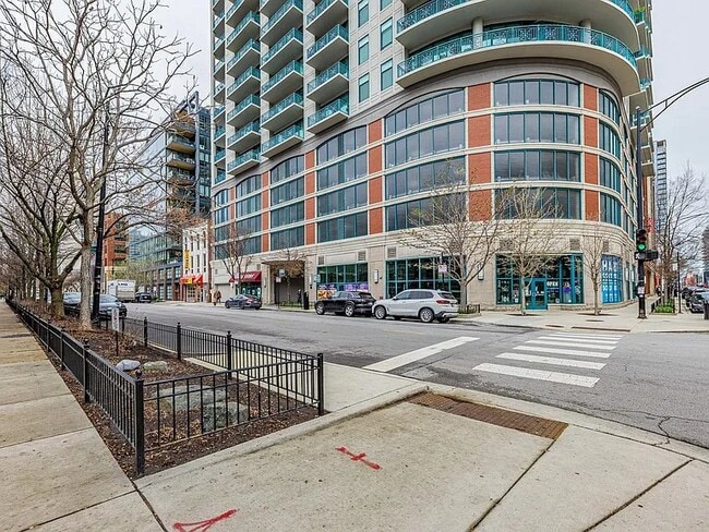 Photo - 340 W Superior St Unidad 101