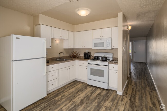 2BR, 1BA - 900SF - Kitchen