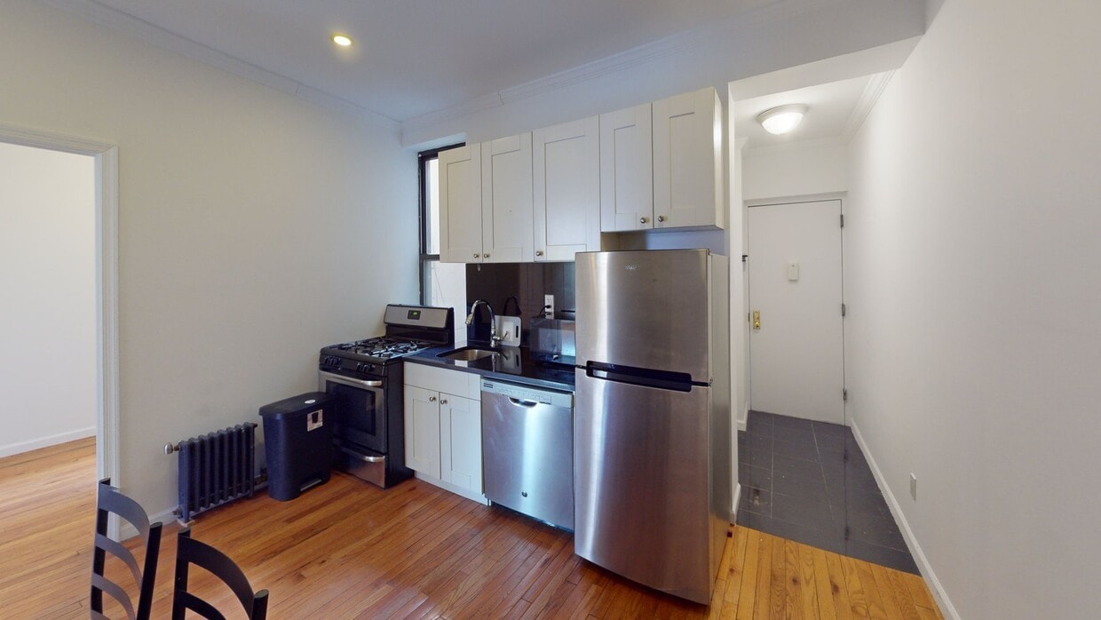 Photo - Private bedroom in 3 bed/1 bath Home
