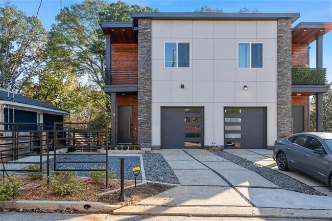 Photo - 147 Hutchinson St NE