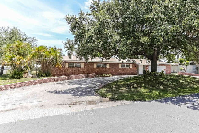 Photo - 650 NE 5th St