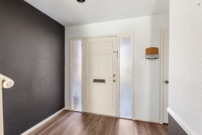 Photo - 8302 Nairn St