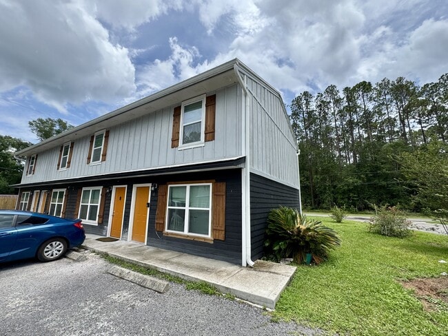 Building Photo - 707 Rainer Rd Unit 4
