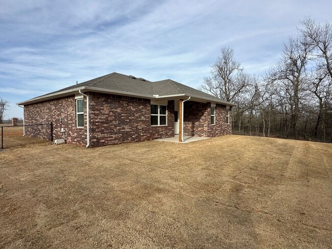 Photo - Beautiful 3 Bedroom, 2 Bathroom on 1.46 Acre Wooded Lot!
