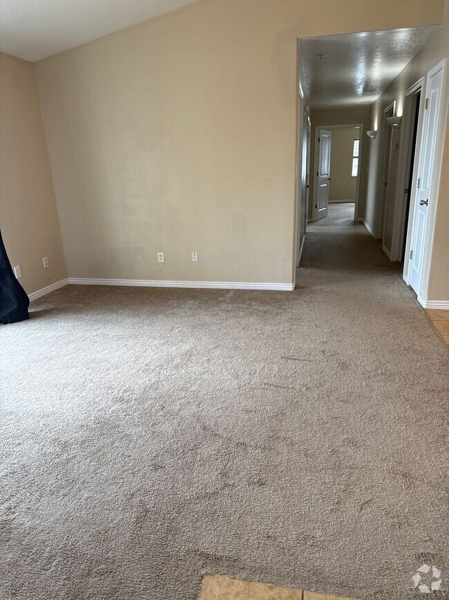 Building Photo - 3 bedroom 2 Bath condo in Green River Unit 11