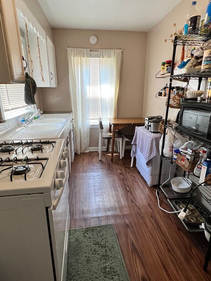 Photo - Spacious and bright Upper One Bedroom