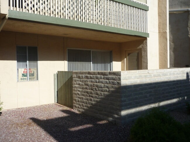 Building Photo - 808 S Langley Ave Unit 106 Rental