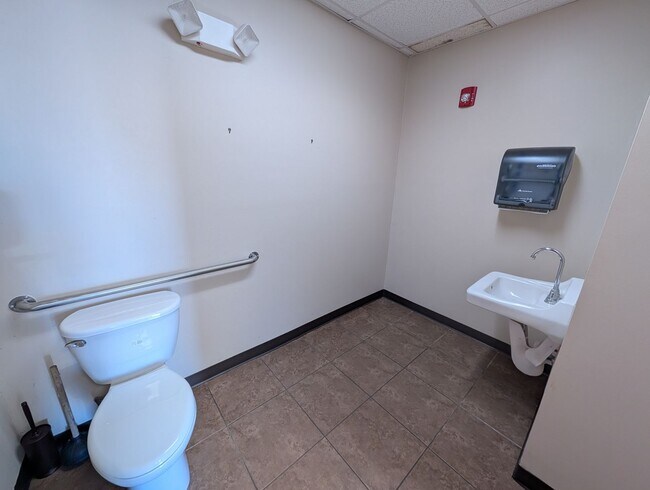 Photo - Prime Professional Medical/Office Space in Pryor