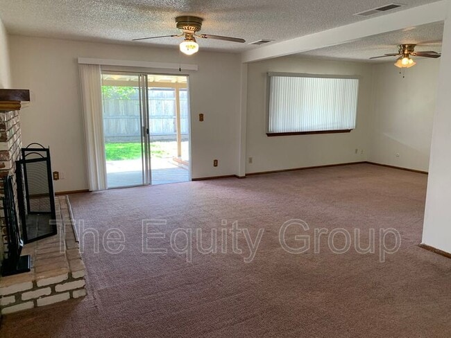 Photo - 2921 W Country Ave