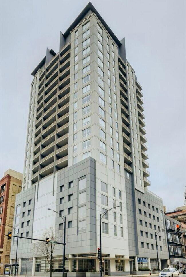 Building Photo - 330 W Grand Ave Unit 1601 Rental