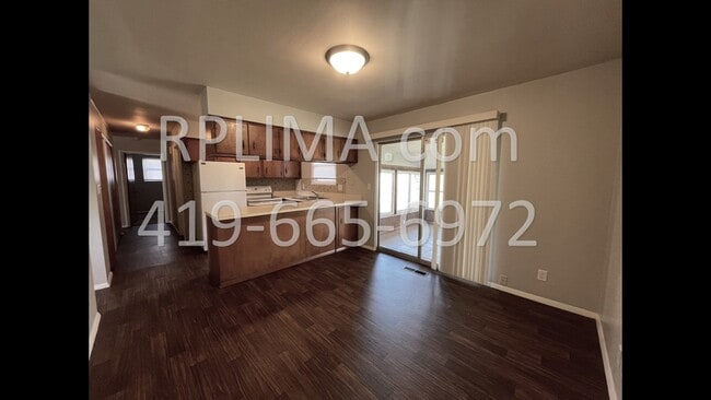 Photo - 722 MacKenzie Dr