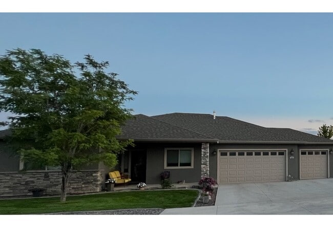 Building Photo - 1318 Peppertree Dr