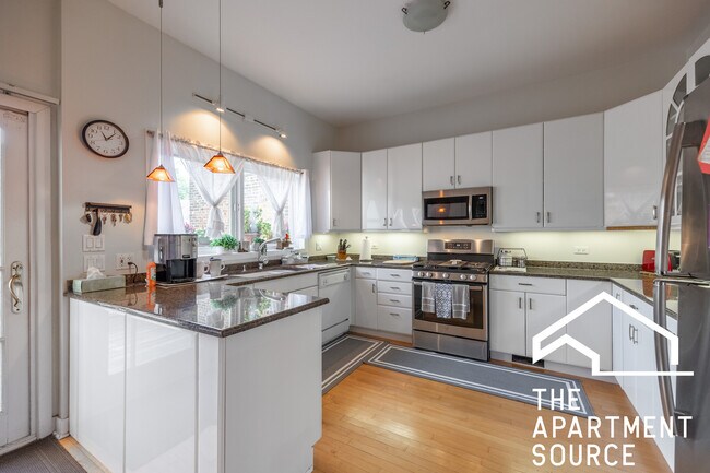 Building Photo - 1723 N Wood St Unit SFH