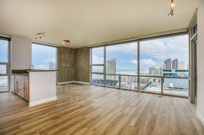 Building Photo - 321 Tenth Ave Unit 2408