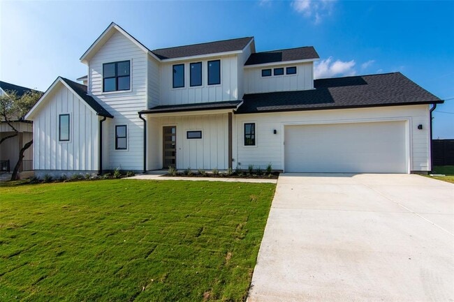 Building Photo - 2804 Lawrence Dr