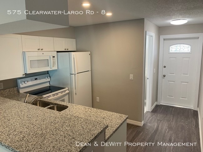 Photo - 1 Bed/1 Bath - Unit 8