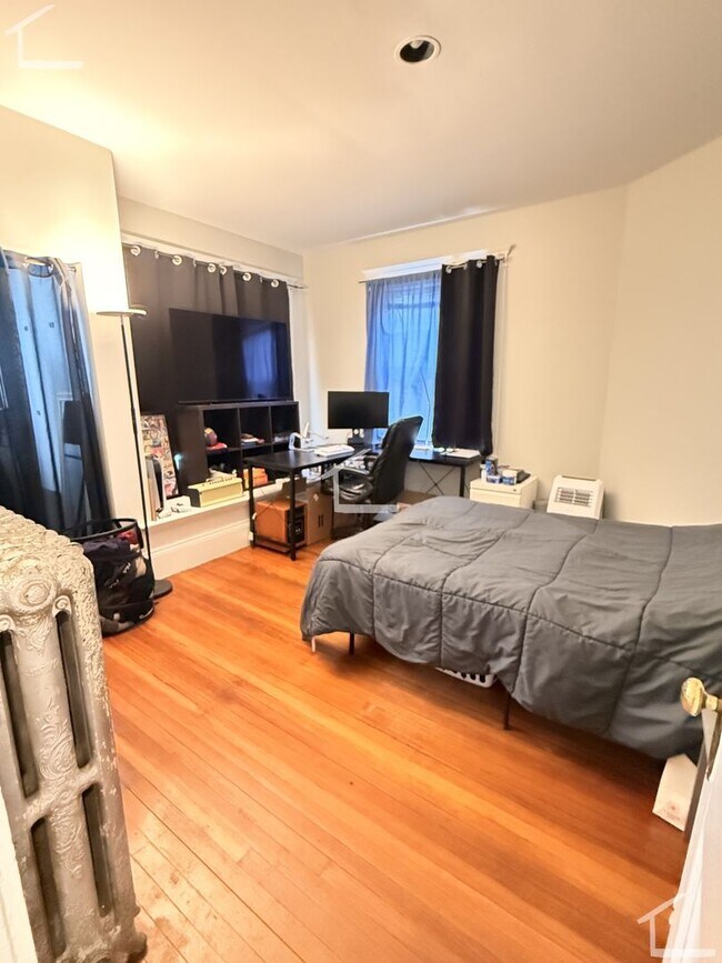 Photo - Brighton 3-bed/1-bath; Great Location on the B Line!