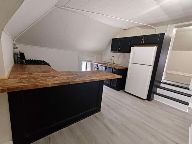 Building Photo - 317 East Washington St