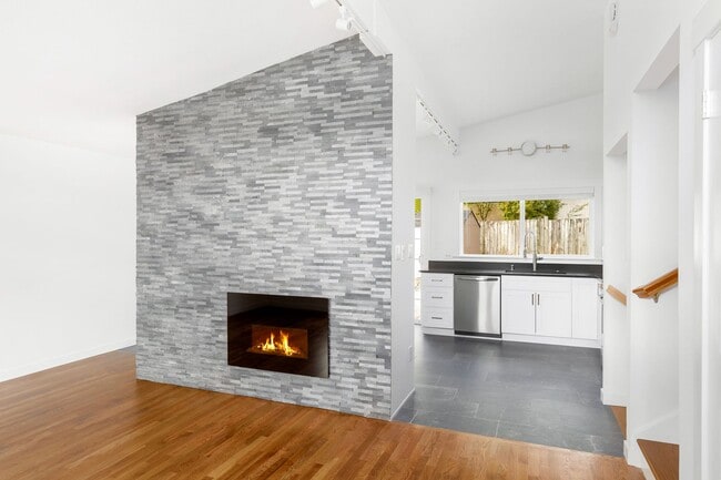 Photo - Beautiful 4 bed, 2 bath trilevel in Lake Hills!