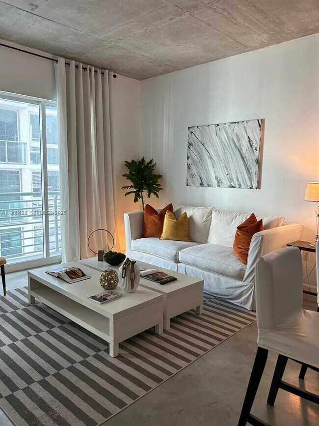 Photo - 234 NE 3rd St Unidad 2009