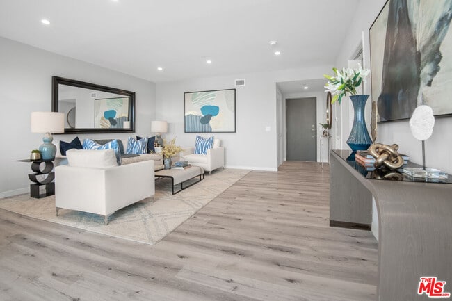 Building Photo - 1226 S Bedford St Unit 302