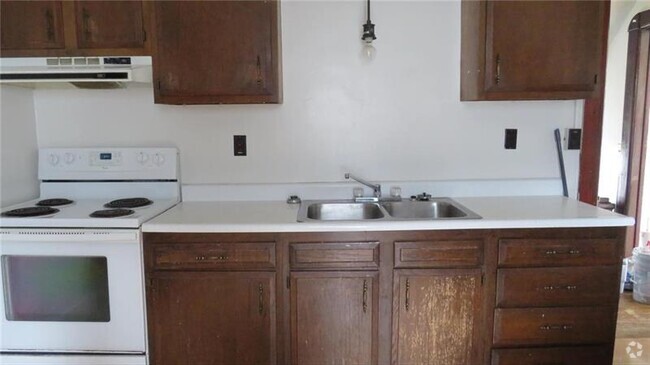 Building Photo - 648 Ankeny Ave Rental