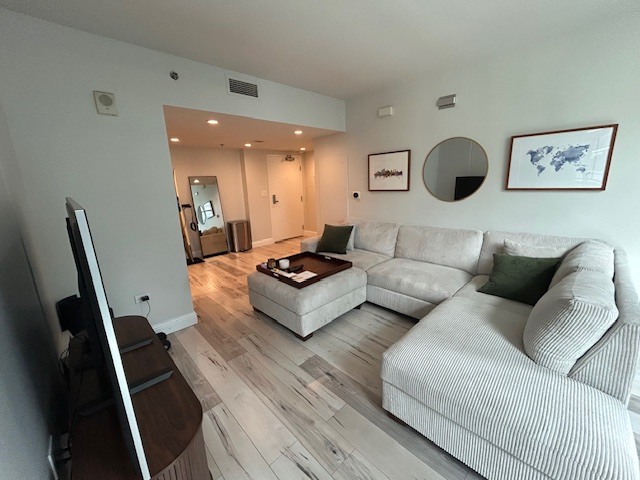 Photo - 425 W Beech St Unit Aqua Vista