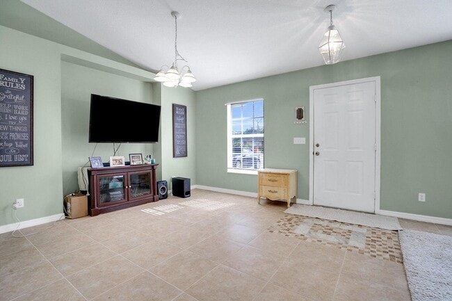 Photo - 707 NW Floresta Dr