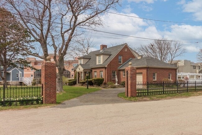 Photo - 16 State Park Rd