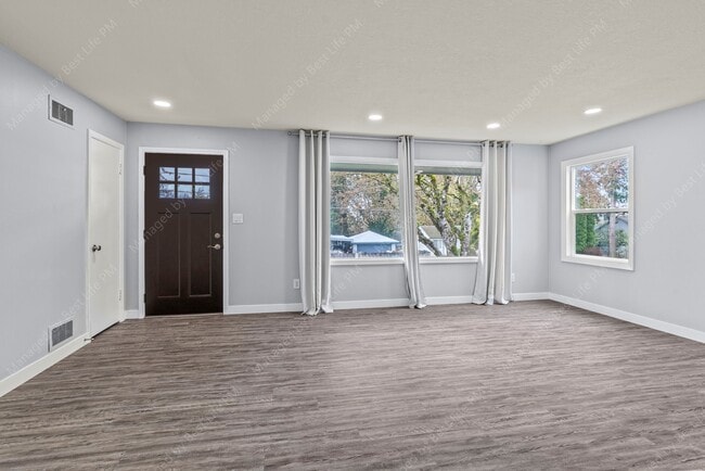 Photo - 7331 SW Oak St