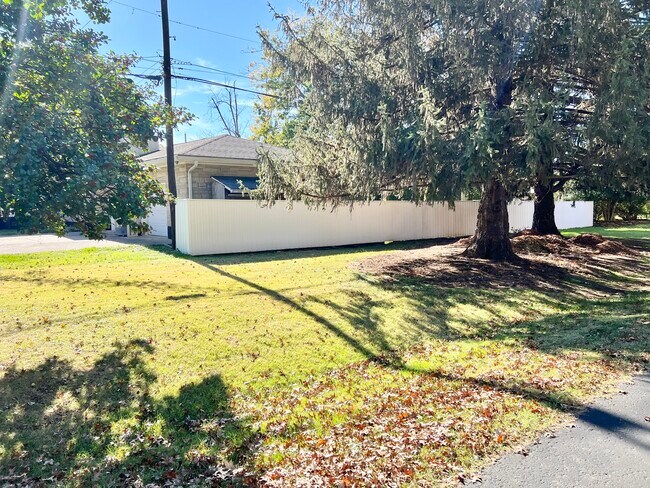 Photo - 524 Breckenridge Ln