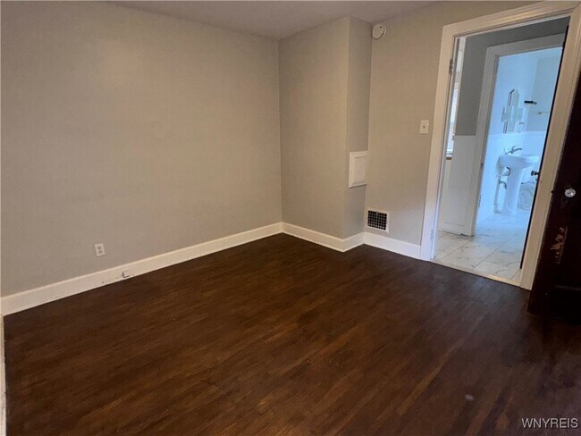 Photo - 34 Sunset St