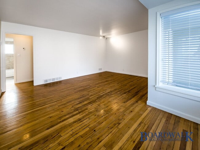 Photo - Spacious 4-Bed Home with Basement & Covered Patio