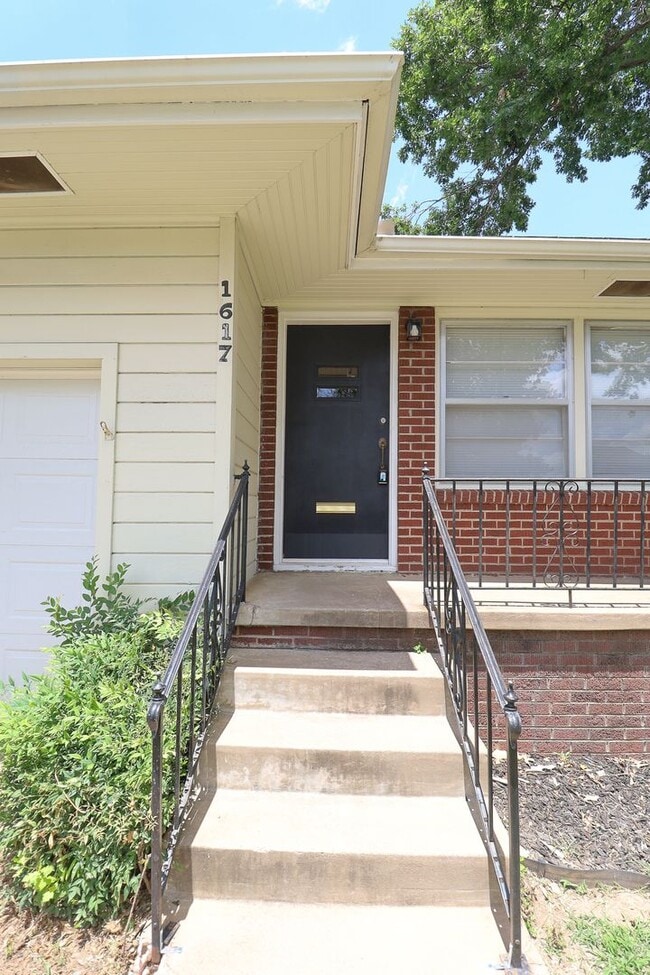 Photo - 1617 E 32nd Pl