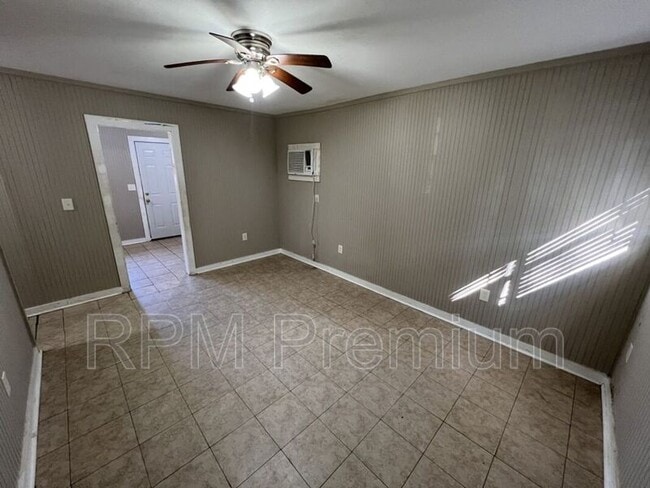 Photo - 5863 Denova St