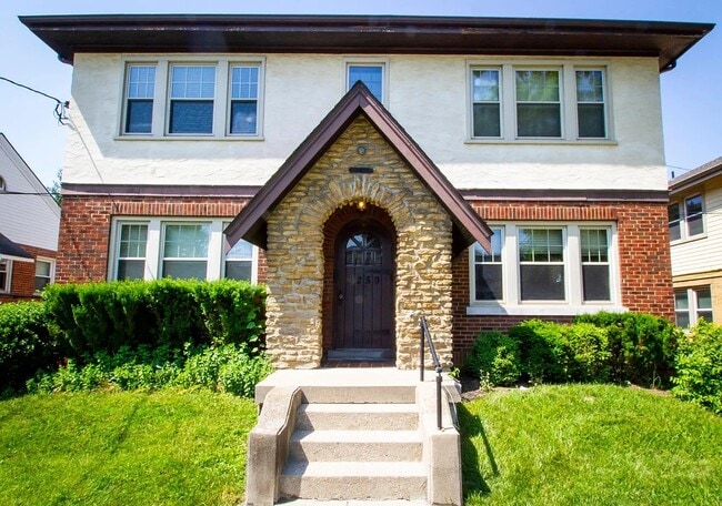 Front of building - 3250 Nash Ave Unit 2