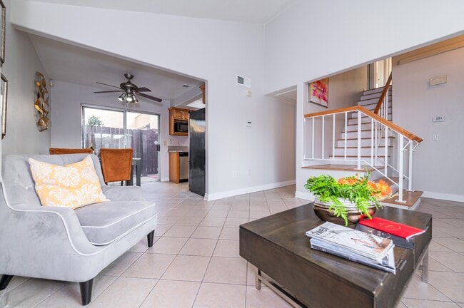 Photo - 2400 S Ridgewood Dr Unidad #2