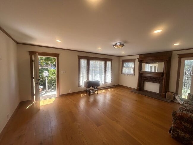 Photo - 2434 Florencita Dr W