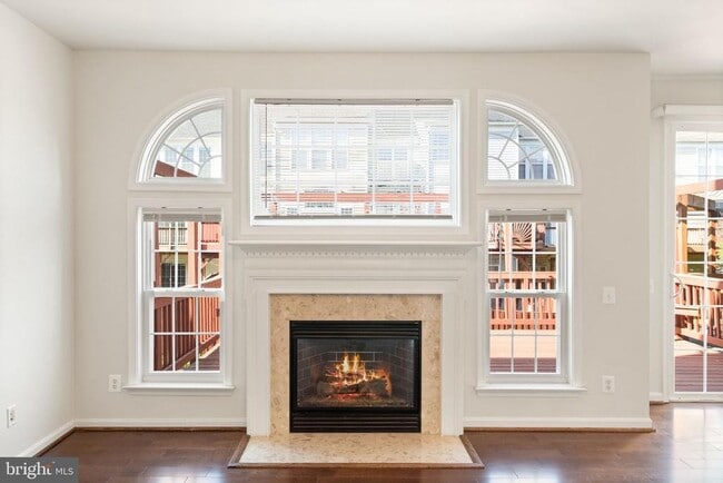 Photo - 7056 Courtyard Way