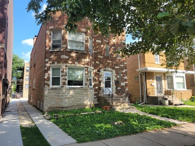 Building Photo - 6221 N Albany Ave Unit 2