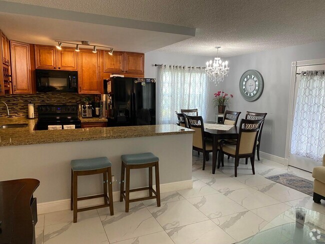 Building Photo - 579 Normandy M Rental