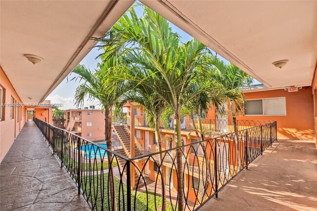 Building Photo - 2330 NW 11th St Unit 9