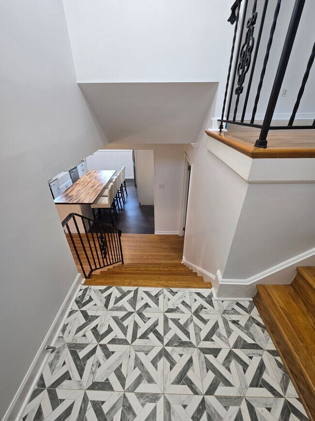 Photo - 4575 Blaine St NE