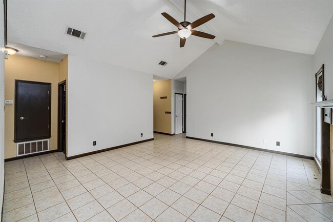 Photo - 16402 Malden Dr