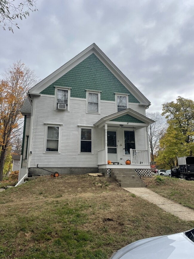 8 Pleasant St Unit 4