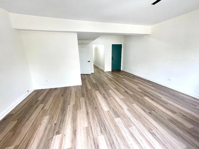 Photo - 5623 S Prairie Ave