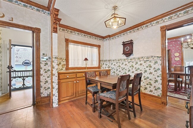 Building Photo - 1403 Broadway Avenue J