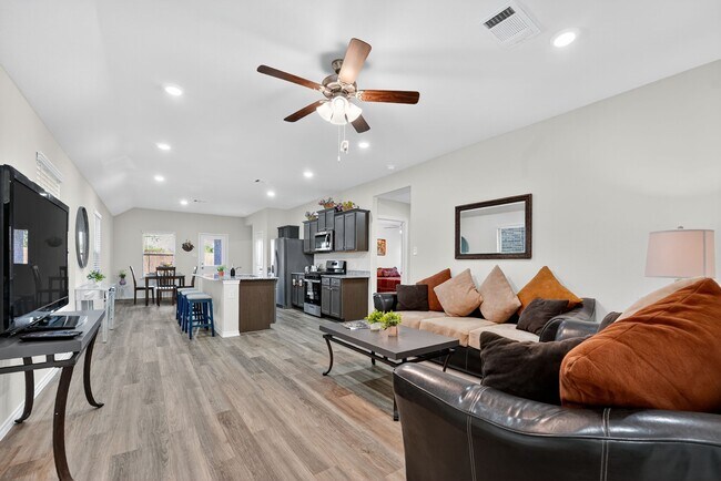 Photo - 906 Ramble Rd